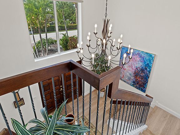 4th image of 220 15th St