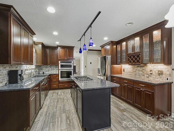 4th image of 2729 Tiffany Dr