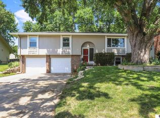 16078 Oak St, Omaha, NE 68130
