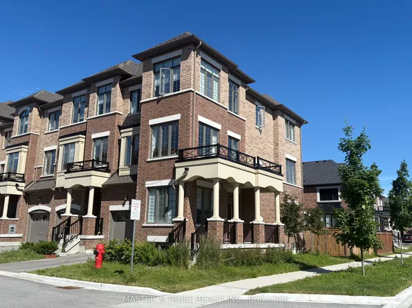 2 Hallmark Way, Whitby, ON L1P 0K2