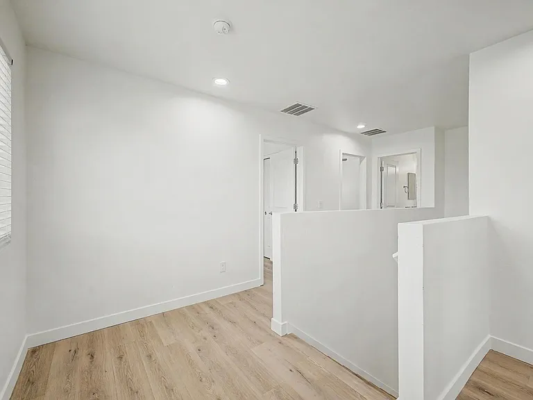 105 W Latona Rd — Photo 38