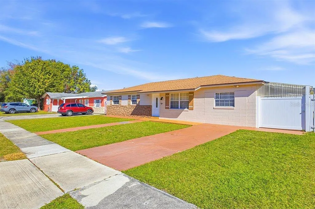 3 bed, 2.0 bath, 1408 sqft, $2,250 — Photo 3