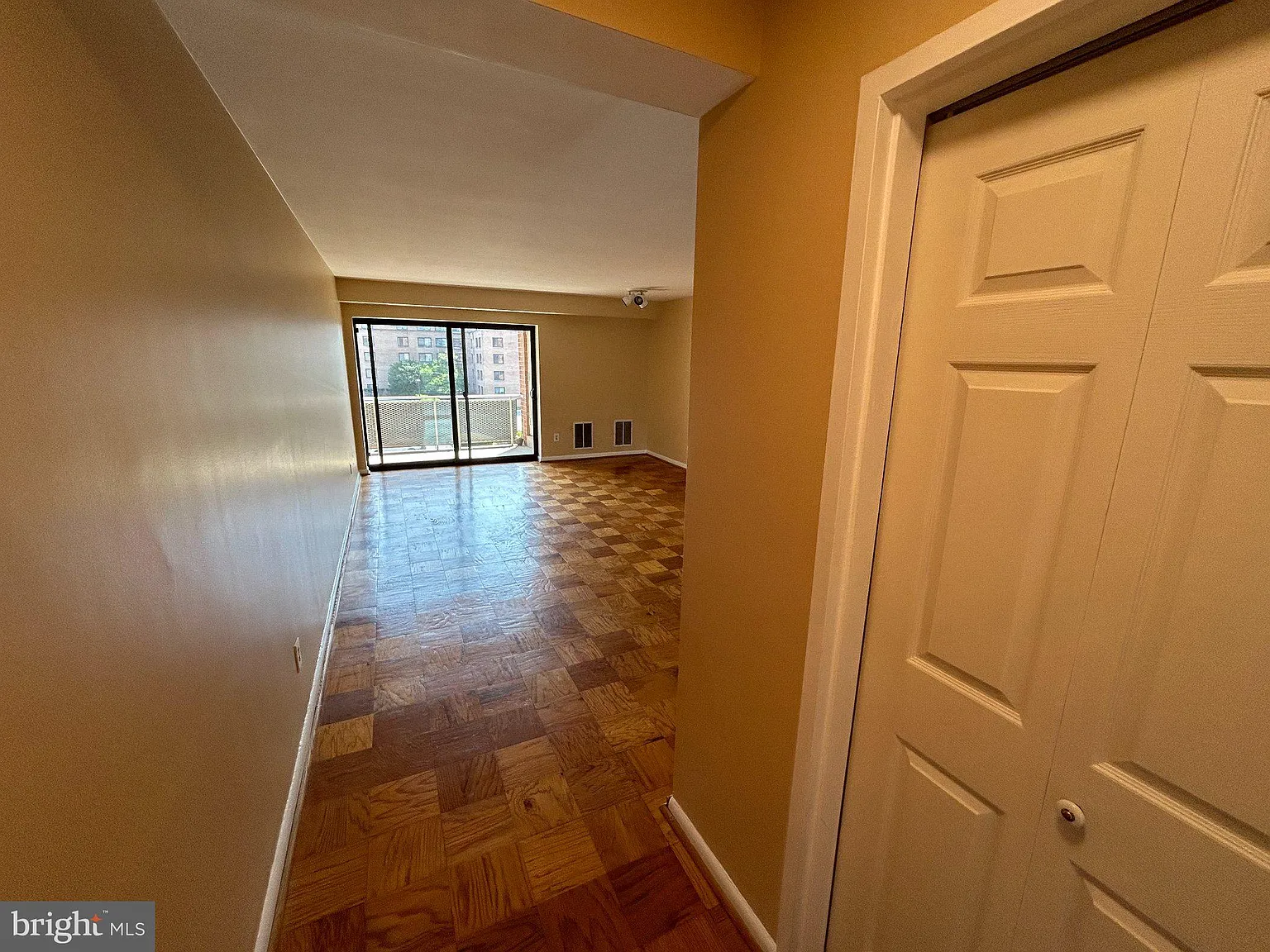 1 bed, 1.0 bath, 679 sqft, $2,100 — Photo 2