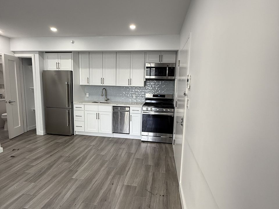 1st image of 31-09 31st Ave Floor 1