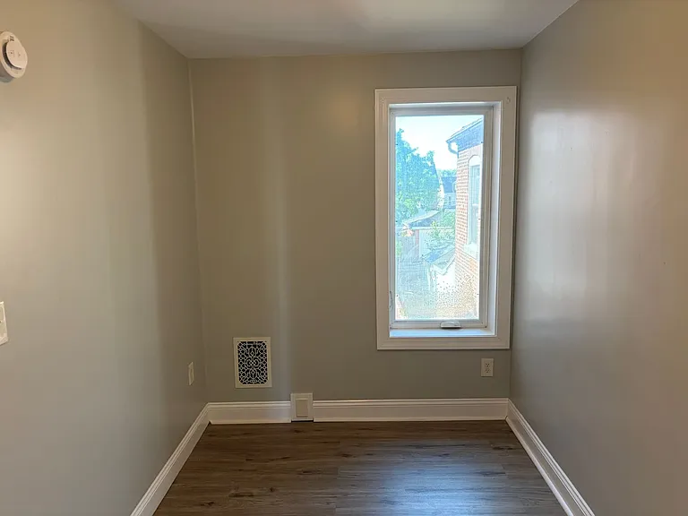 512 1/2 N Charlotte St — Photo 13