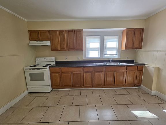 3rd image of 37 Pond St #A2