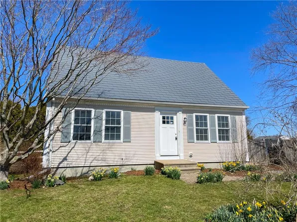 97 W View Rd, Middletown, RI 02842