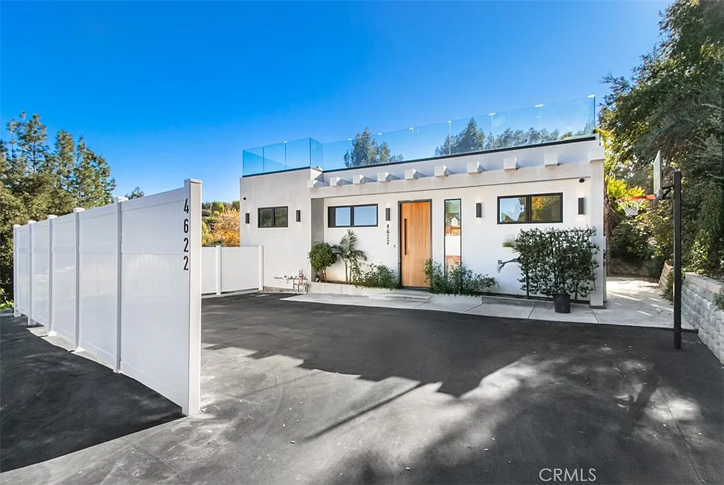 3 bed, 1154 sqft, $6,900 — Photo 1