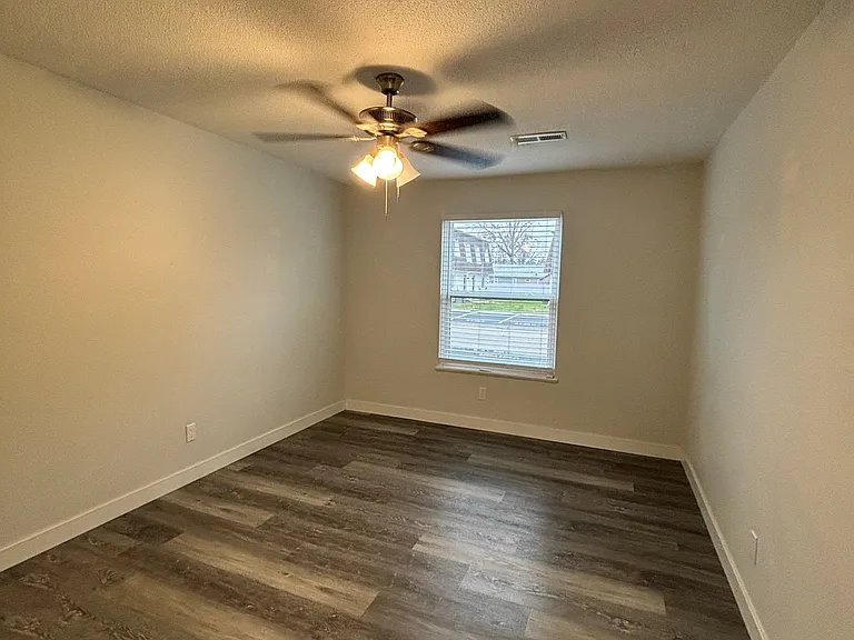 2705 Center St #C — Photo 6