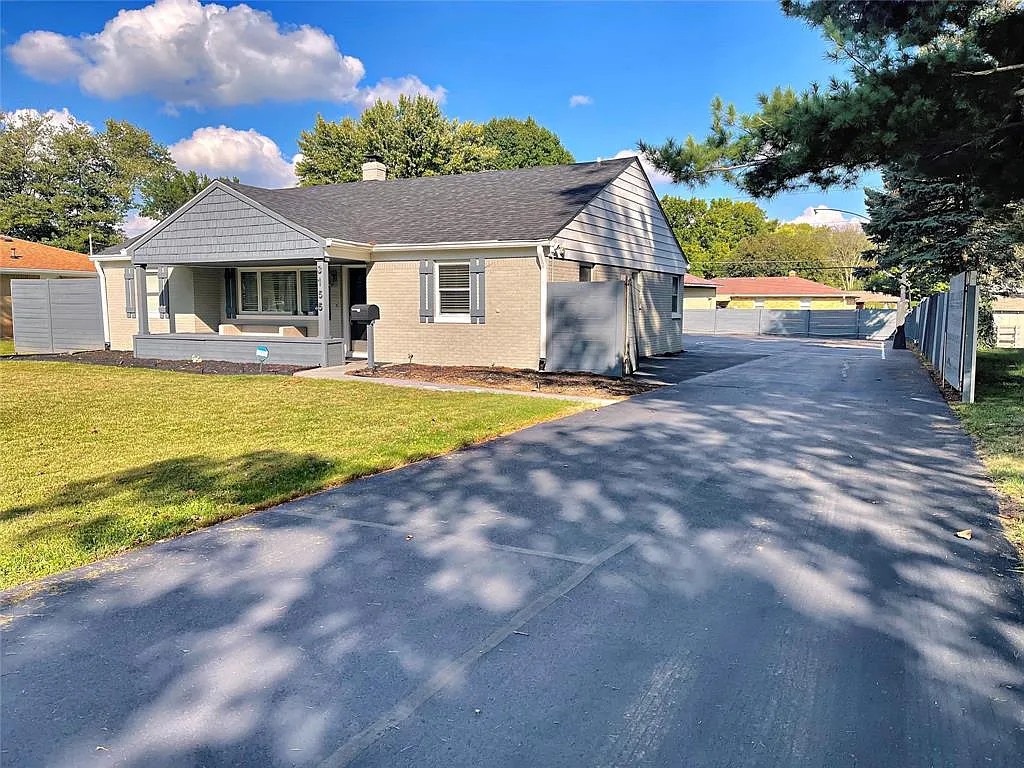 3155 Bonham Dr photo 1