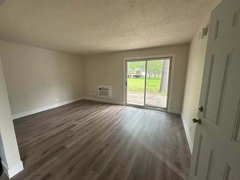 2724 Soo Marie Ave — Photo 3