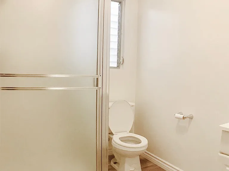 Large Studio with a full kitchen and Bath One Parking space included — Photo 6