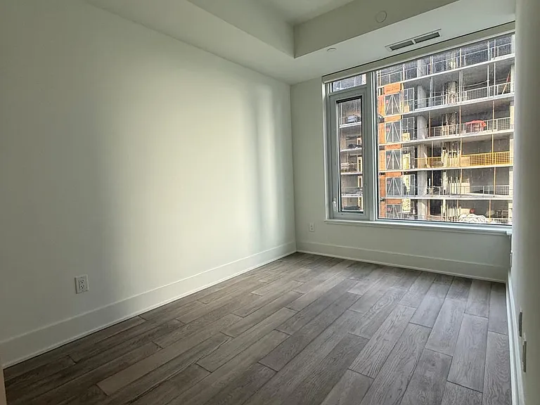 11 Yorkville Ave #2201 — Photo 12