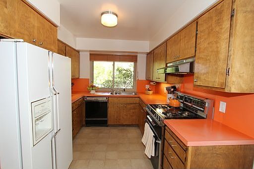 5th image of 1371 Sherman Ave
