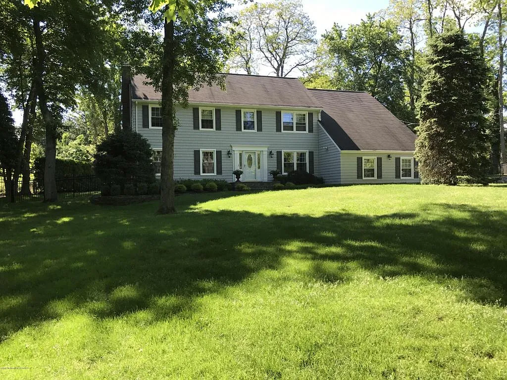 190 Willow Dr photo 1
