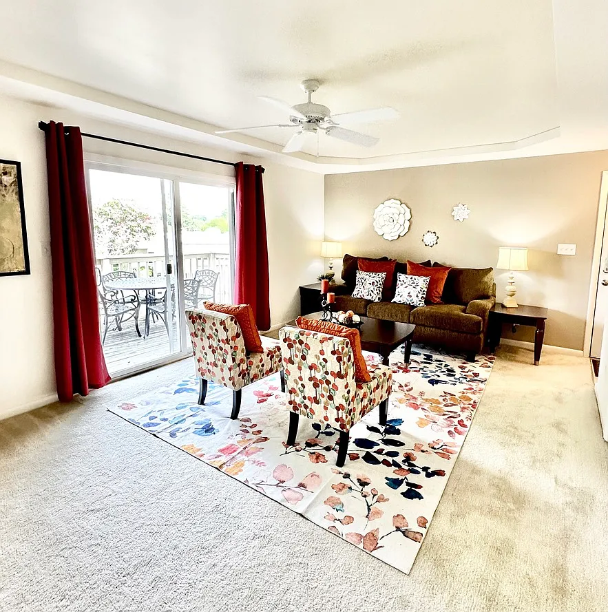 Windsor Lake Apartments — Photo 1