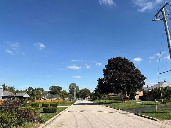 4th image of 412 Buckthorn Ln