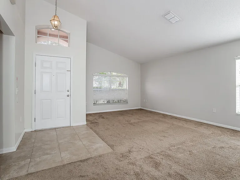 1300 Creekview Ct — Photo 5