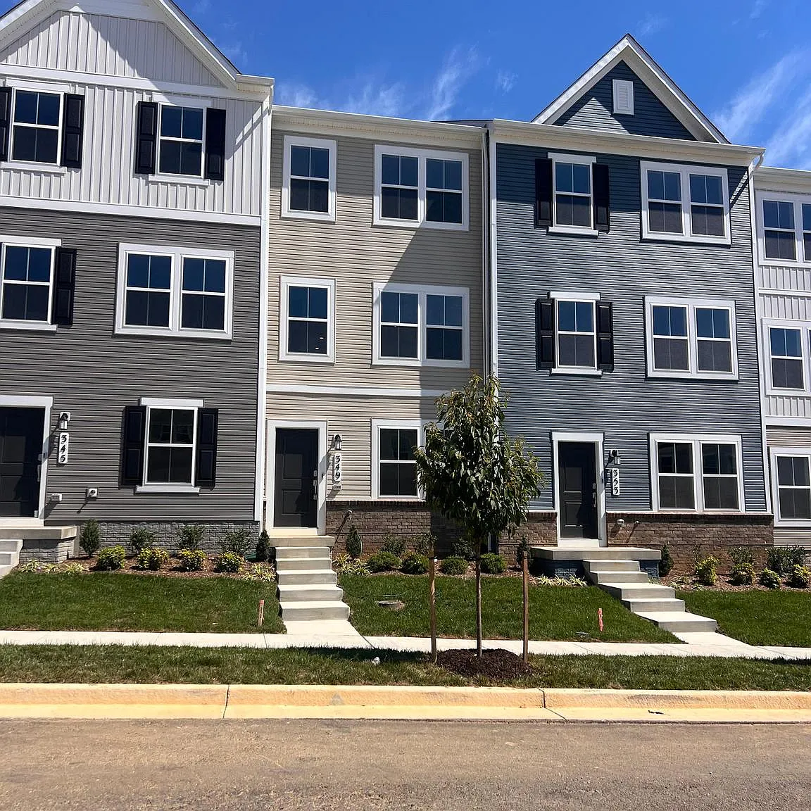 3 bed, 3.5 bath, 1283 sqft, $1,950 — Photo 1