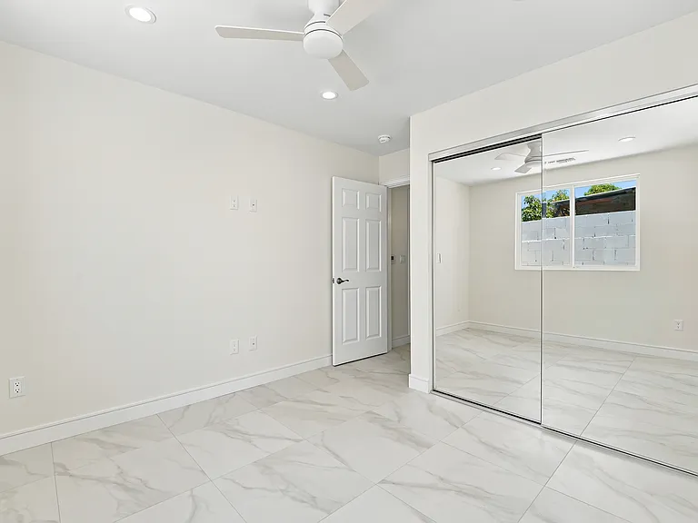 19008 Hartland St #913S38 — Photo 8