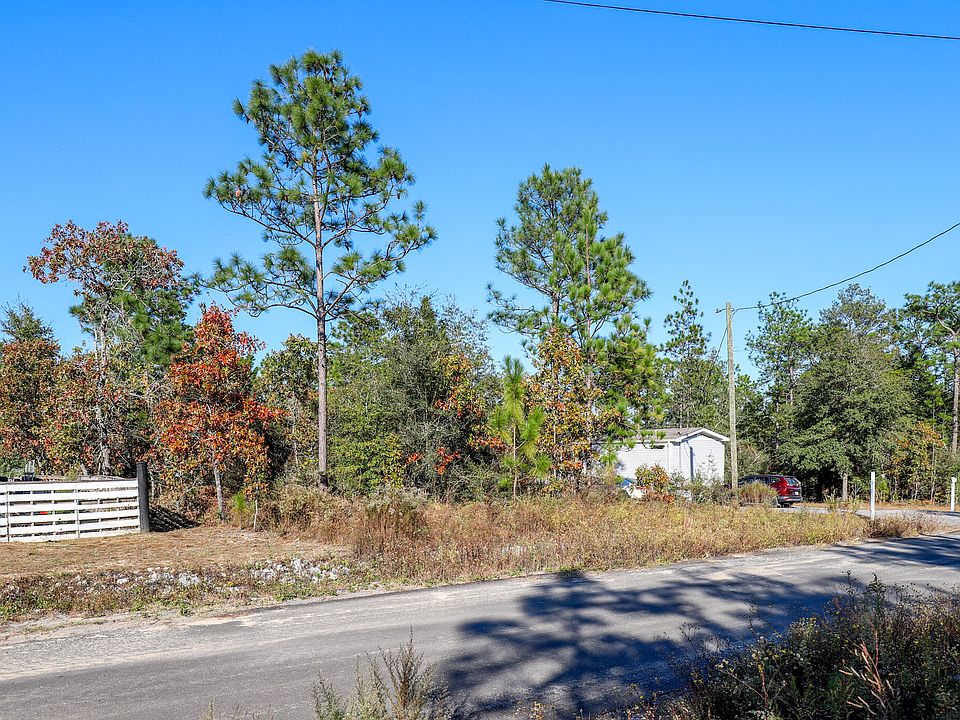 2nd image of 28 E Iris Ln