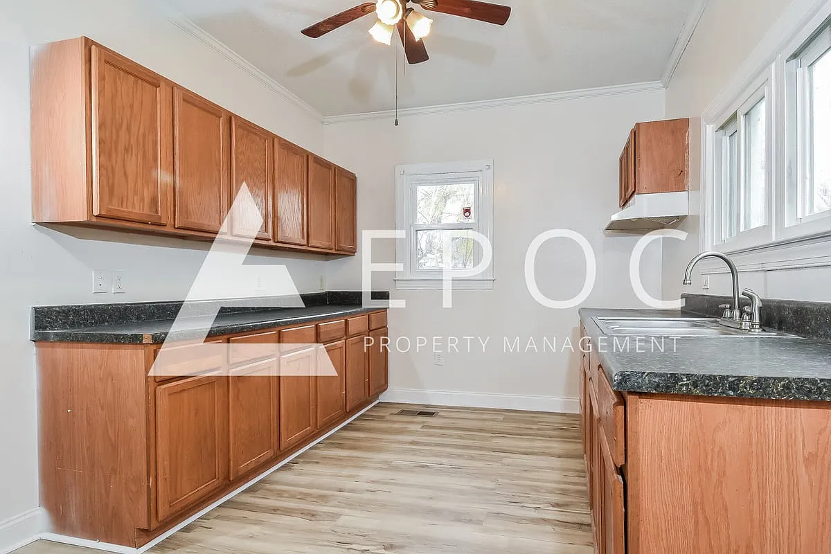 602 Loftus St — Photo 3