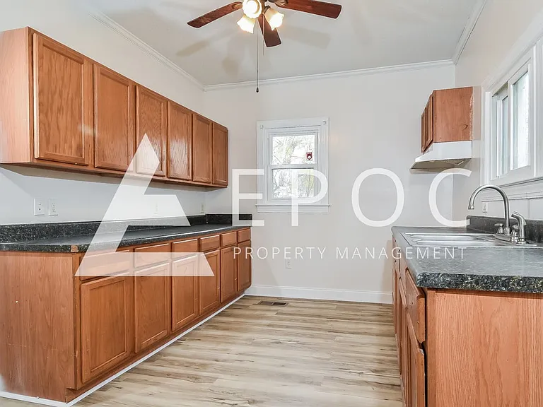 602 Loftus St — Photo 3