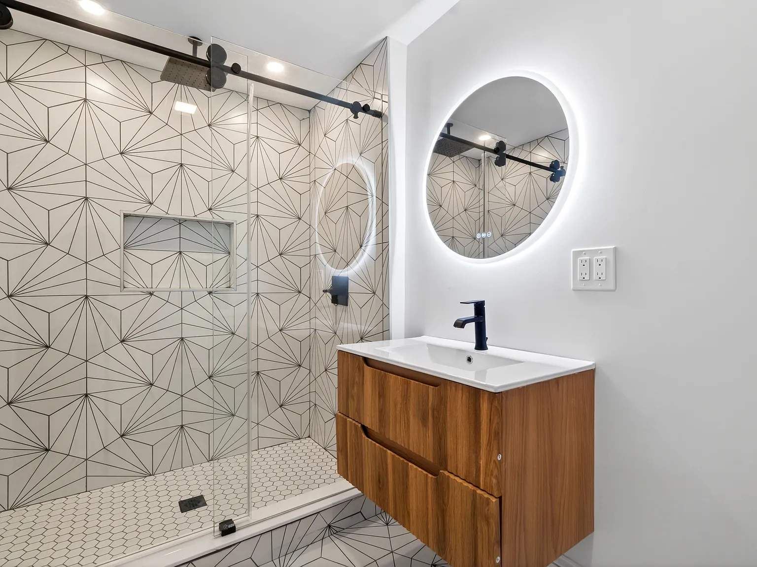 3 bed, 1.5 bath, 9999 sqft, $3,375 — Photo 4