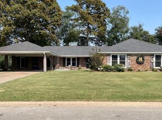 1760 Pinewood Dr, Greenville, MS 38701