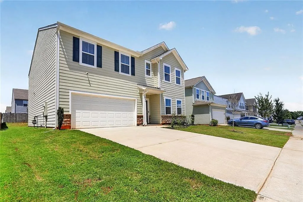 4 bed, 2.5 bath, 3314 sqft, $3,000 — Photo 2