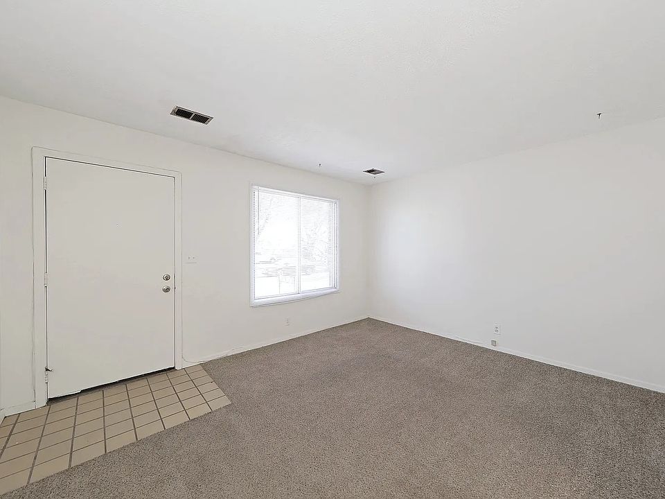 1st image of 2825 N 47th St #2