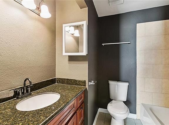 5th image of 241 Helen St #3C
