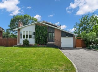 2250 Urbandale Dr, Ottawa, ON K1G 3G6