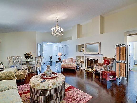 5th image of 6533 Camarillo Ct