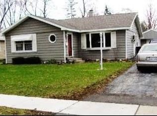 2200 Robin Ln, Rolling Meadows, IL 60008