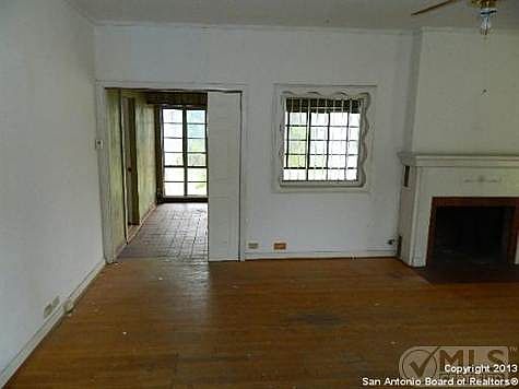 2nd image of 2424 W Summit Ave