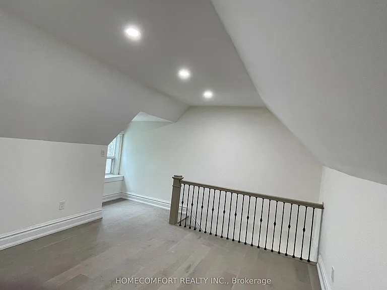 33 Strathmore Blvd #UPPER — Photo 29