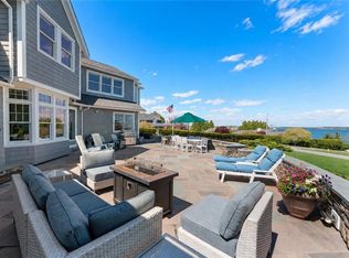 75 N Cliff Dr, Narragansett, RI 02882