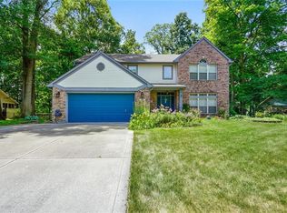 1004 Honeysuckle Dr, Mooresville, IN