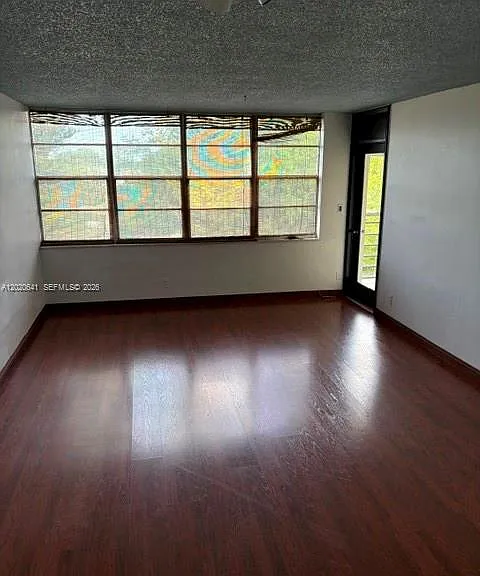 2781 Taft St #411 — Photo 4