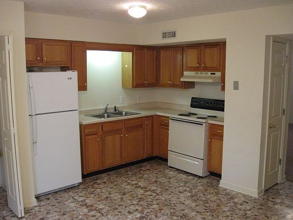 3rd image of 628 Courtland St