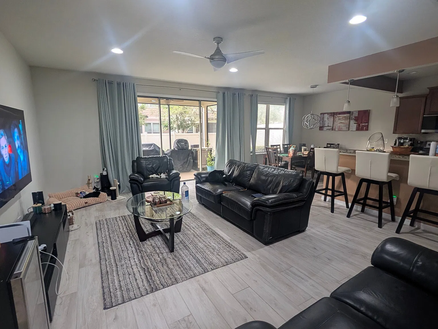 3 bed, 2.5 bath, 1736 sqft, $2,200 — Photo 1