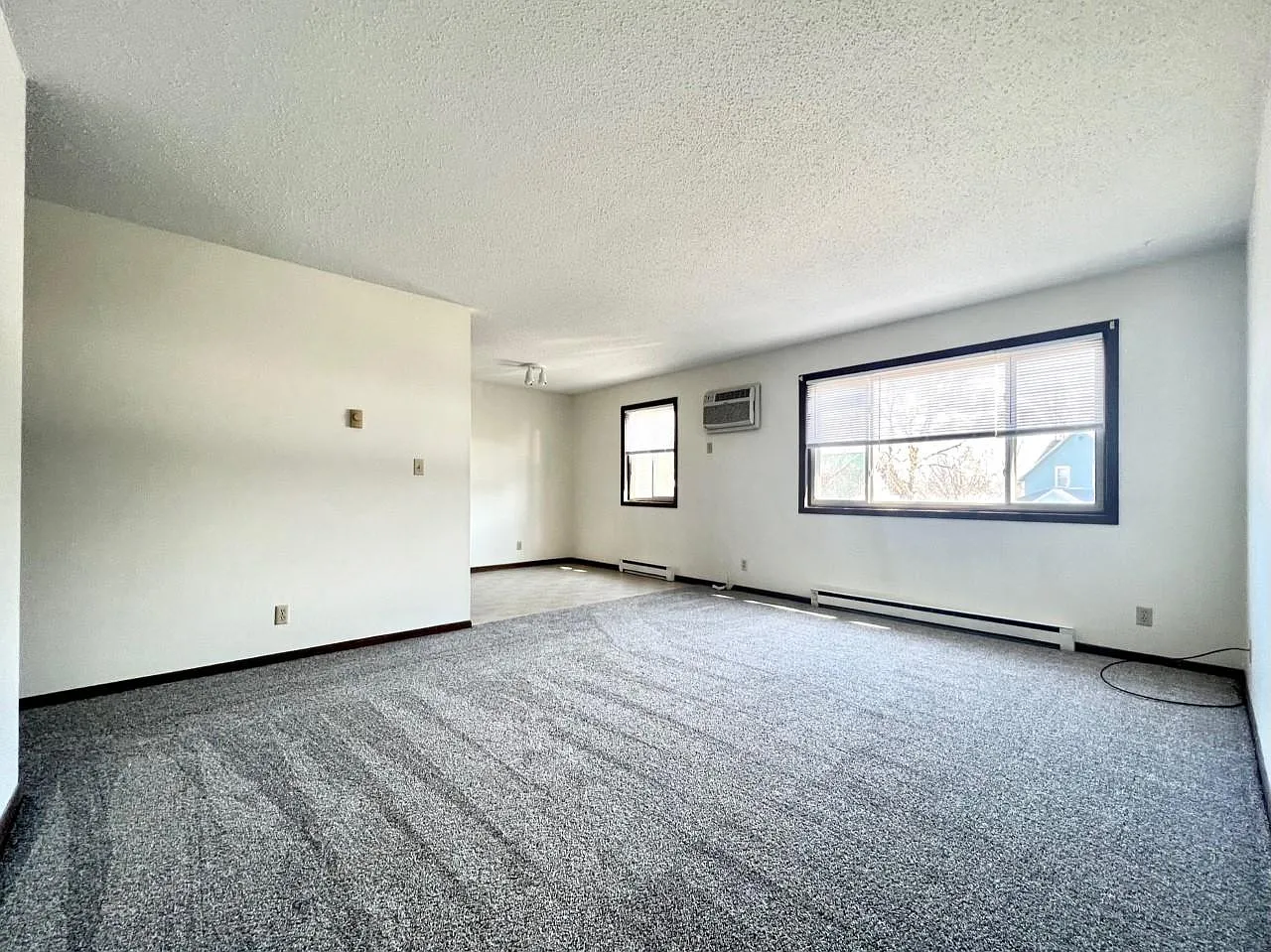 213 S Main St — Photo 4