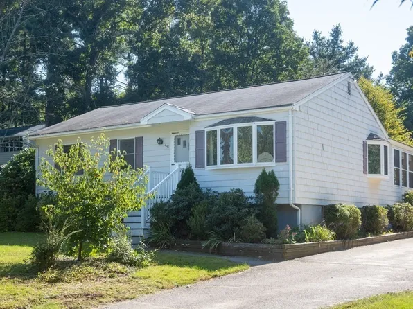 441 Chamberlain St, Holliston, MA 01746