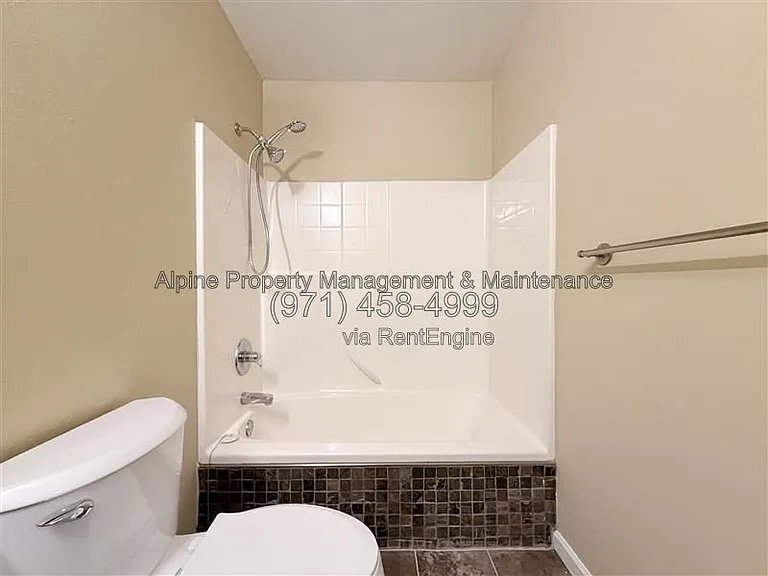 5758 NE Damsel Dr — Photo 20
