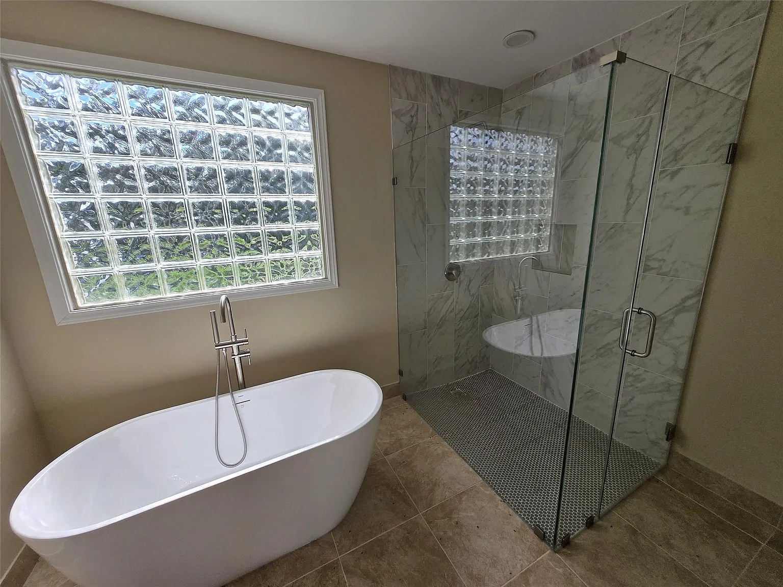 3 bed, 3.0 bath, 1326 sqft, $1,700 — Photo 2