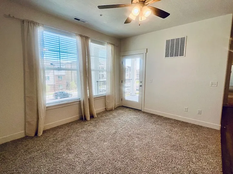 13713 S Hanley Ln #EE201 — Photo 8