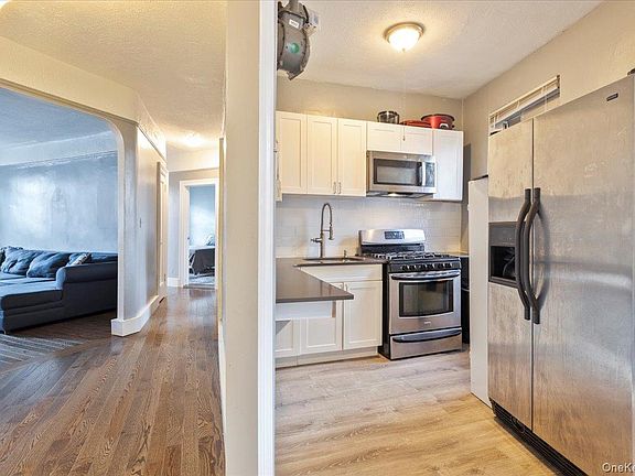 4th image of 941 Jerome Avenue #1011F