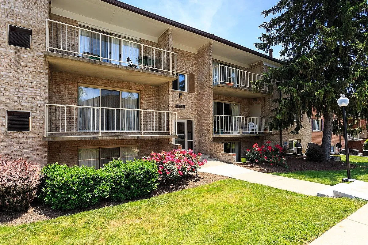 Streamside West Apartments — Photo 1