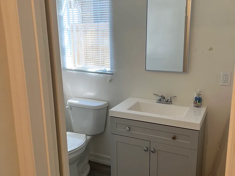 600 S Oak Knoll Ave #4 — Photo 7